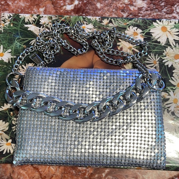 “ BEECOOL” SILVER METAL SHOULDER/CLUTCH BAG - Picture 2 of 7